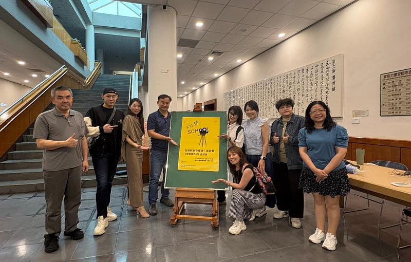 雲科大營建系系友會張淑英會長、朱岩蘭導演、張聖芬製片人，張可人贊助商與李宏仁研發長等合影