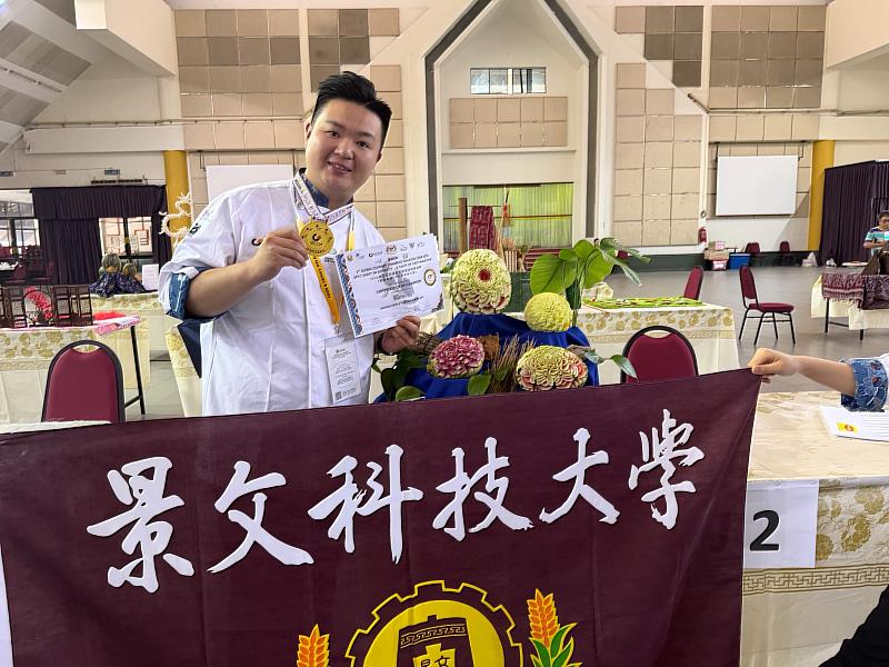 動態蔬果雕刻金牌-職觀碩一李冠儒