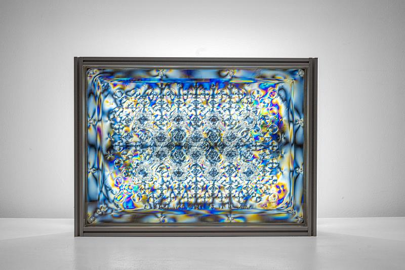 觀止堂_都淳朗（Atsuro Mitako）_S_2_Negative（BLK）_PET、偏光片、發光二極體、壓克力、鋁_40.5x29.9x9.5cm_2026