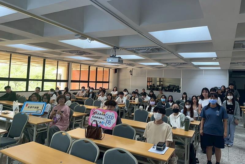南大校友服務中心推動生涯輔導活動，師生齊聚參與講座，展現關注自我成長與未來發展的行動力。