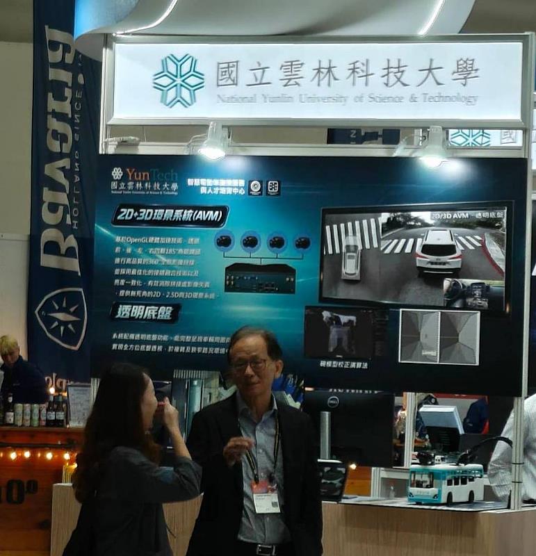1150415 車電展-雲科大電動車中心攤位與蘇純繒秘書長