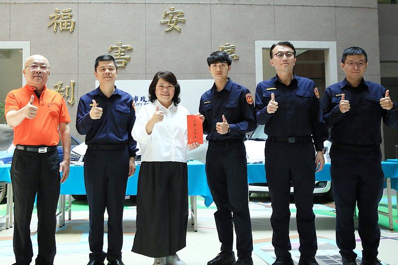 黃敏惠市長頒贈慰勉金