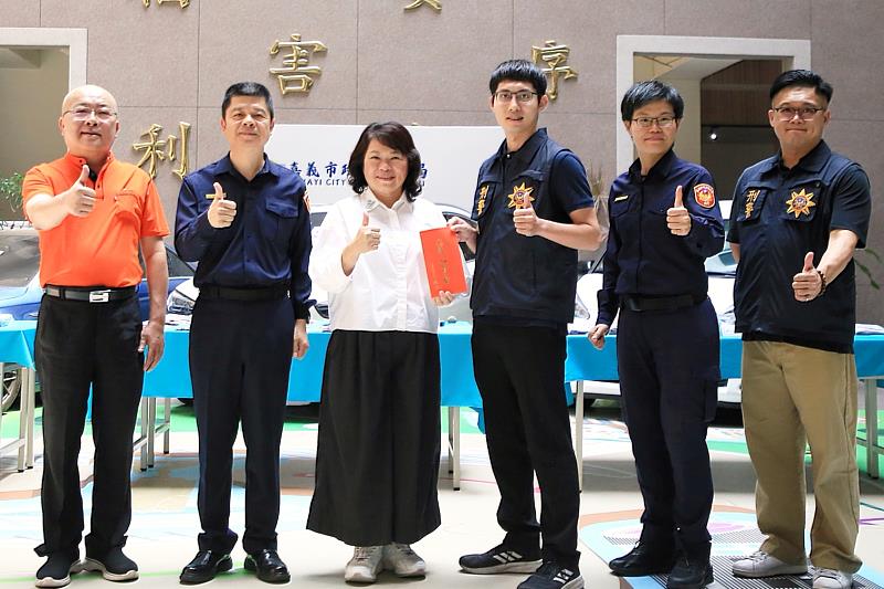 黃敏惠市長頒贈慰勉金