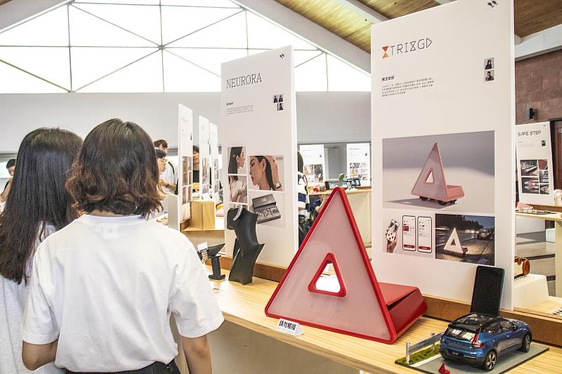 長庚大學工設系畢展作品多元，新世代設計師展現設計新哲學。