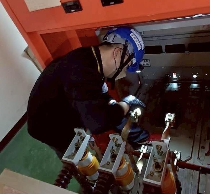 專業機電廠商檢修電盤及供電設備,提升用電安全與運轉穩定性。