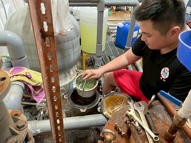 泳池除毛器設備檢修，清除雜質把關水質。