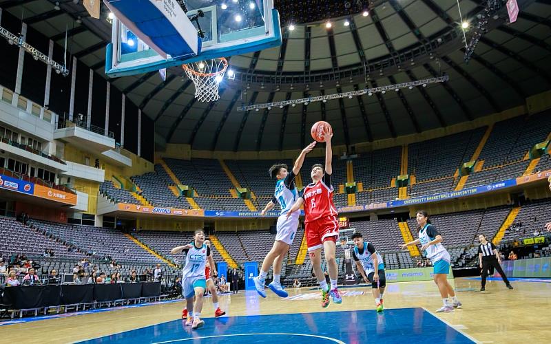 圖四、球員們將士用命把控進攻與防守節奏。