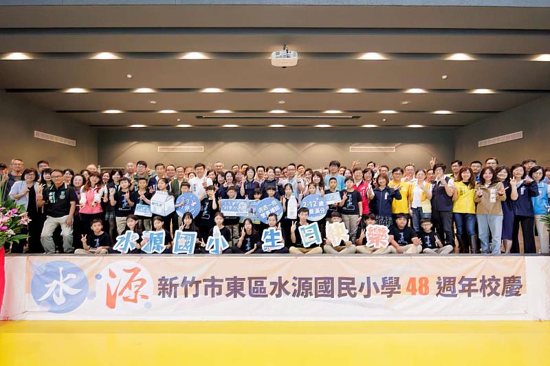 與會長官與貴賓合影留念。