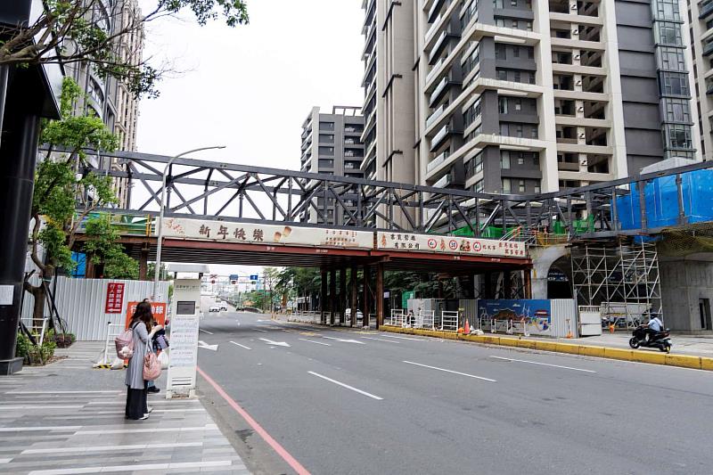 慈雲空橋鋼構吊裝完畢現況。