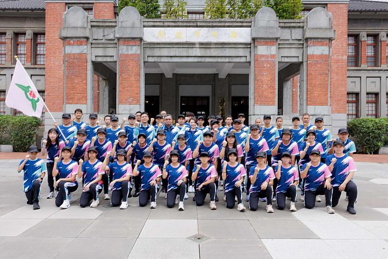 市長高虹安與選手們合影。