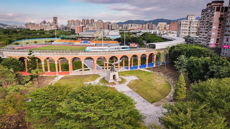 三鶯線飛鳶廣場思古迴廊。