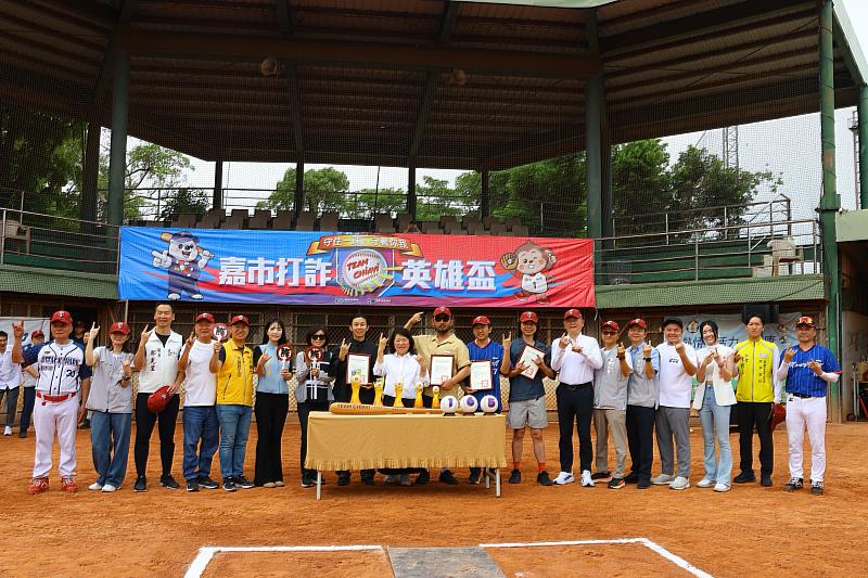 壞人出局、詐騙不漏接！嘉市府跨域舉辦「打詐盃慢速壘球賽」，公私協力守護市民財產。