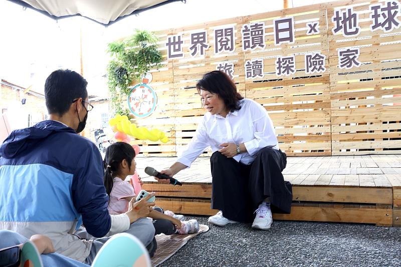 黃敏惠市長與孩子問答,了解永續知識。