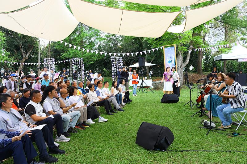 「好日HoNi樂團」帶來動人開場演出。