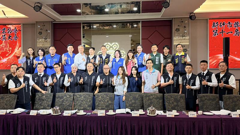 地方代表一同與會致意