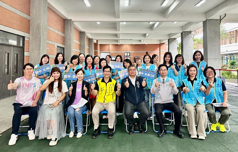 林立生處長與國小林啟誠校長領導之團隊合照