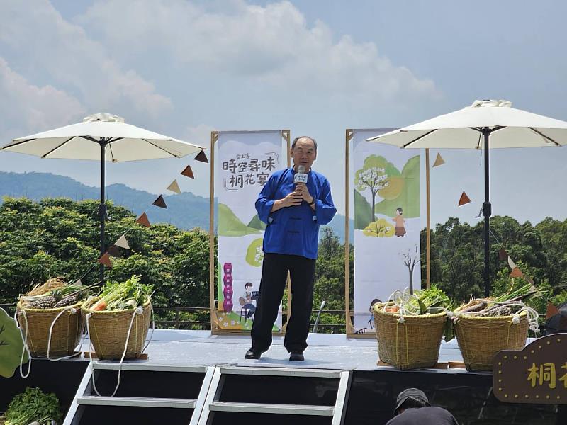 圖2 臺灣客家文化館賞桐食在地，謝勝信主任致詞