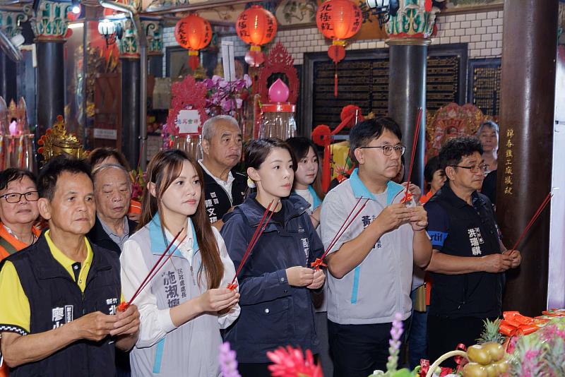 高虹安市長前往北極殿參香祝壽 