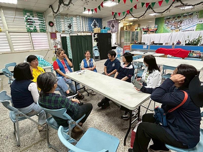 花蓮慈院與秀林鄉衛生所、慈濟大學組成的「山林文化與健康行為社會處方箋計畫」團隊，先到預計實施社會處方箋的部落文健站溝通以了解當地的文化和實際需求。