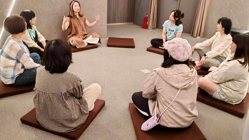 福城《與香氣共舞》溫柔登場，覺察自我體驗靈性生活。（靈鷲山佛教教團提供）