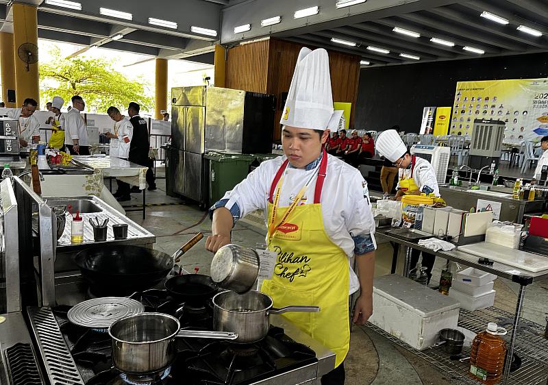 嘉藥陳昱安在2026砂拉越聯盟環球廚藝挑戰賽獲1銀1銅