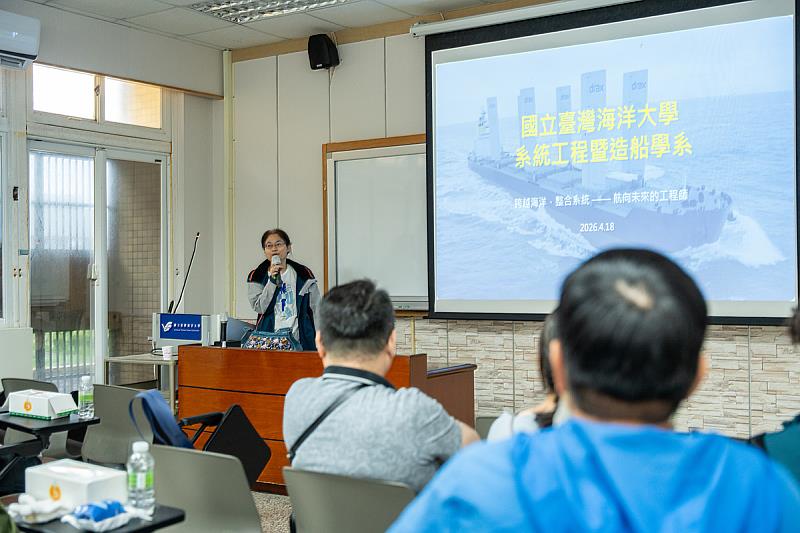 各學系也深入說明未來發展與職涯方向。