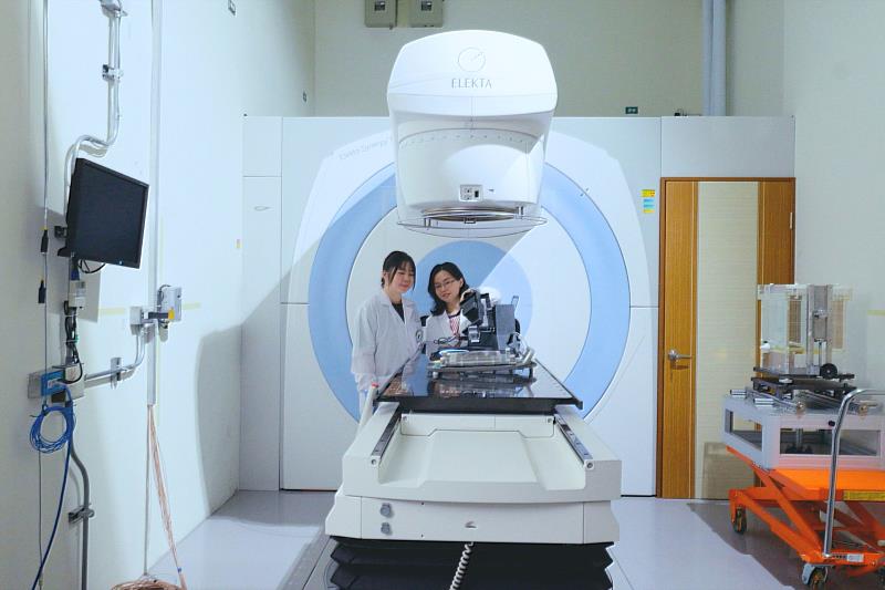 中央大學生醫系許藝瓊（Amanda Hsu）副教授團隊針對「月塵對生命影響」的研究成果，提供重要科學指引。照片公共電視提供