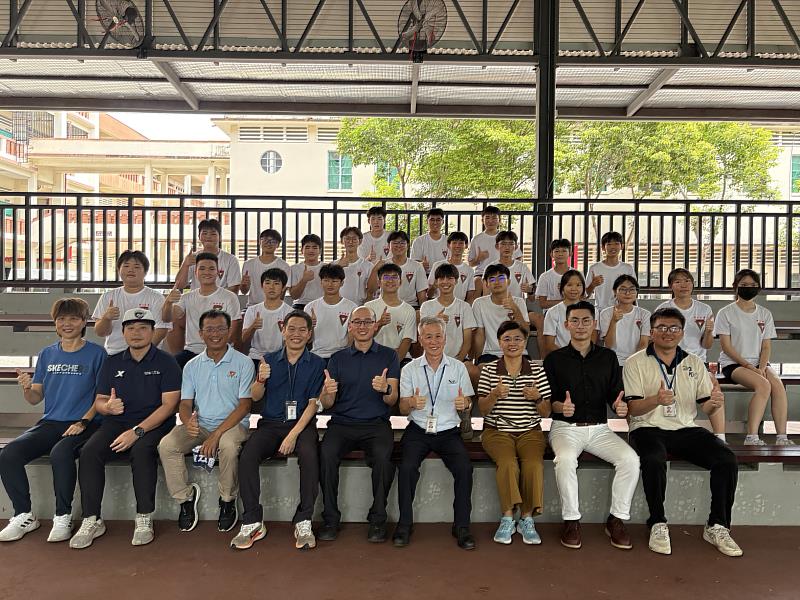 拜會馬來西亞柔佛州麻坡中化中學蔣聰江校長與體育室張家豪主任。