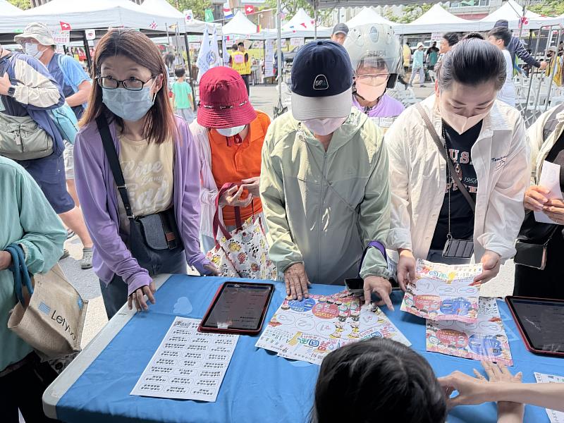 臺東稅務局攜手創世　園遊會宣導租稅匯聚愛心