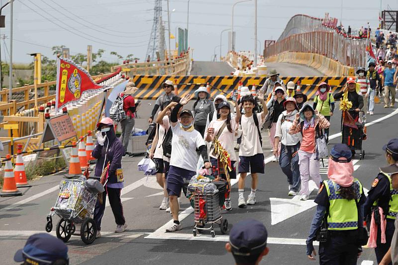 大甲媽祖遶境新港迎駕典禮，「善」的力量團結人心