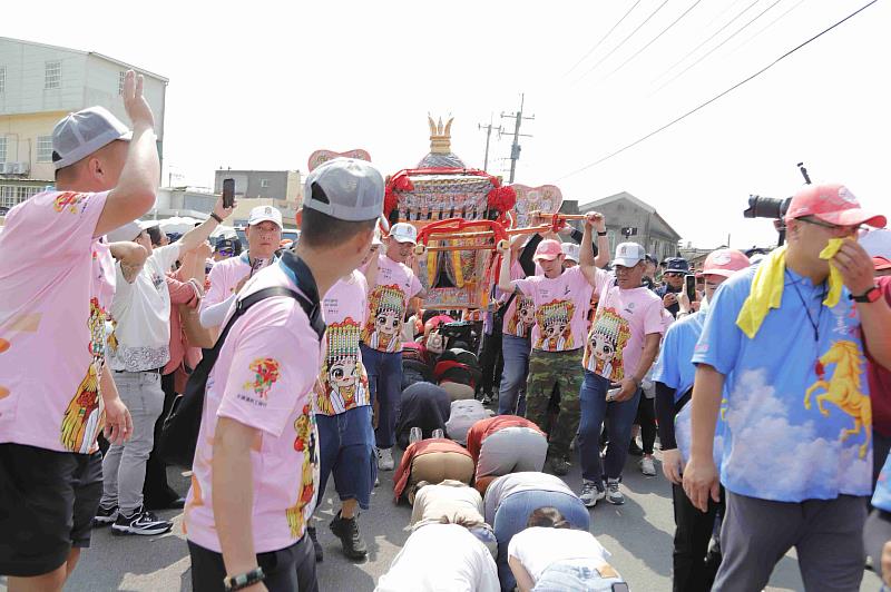 大甲媽祖遶境新港迎駕典禮，「善」的力量團結人心