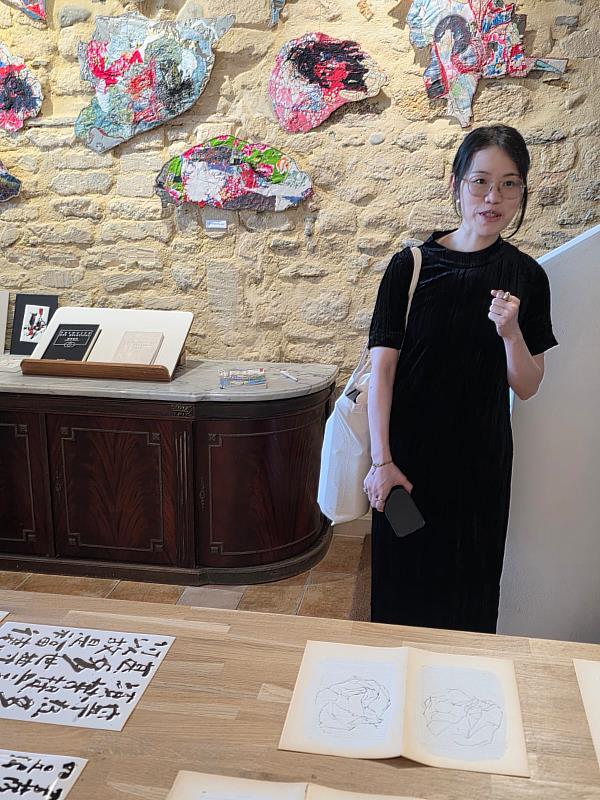 台灣旅法藝術家蔡欣芸（多元藝術）。