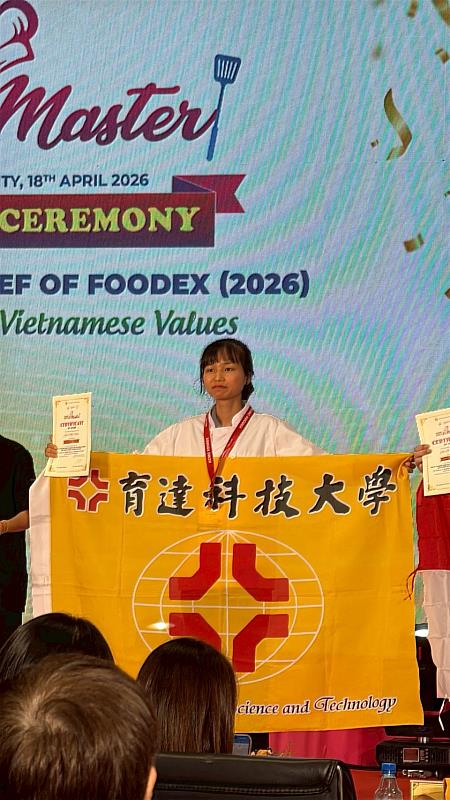 餐旅系裴氏冰心同學以日式和菓子呈現細膩工藝之美獲得銅牌。