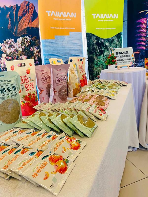 現場布置嘉義&臺南農特產品品嚐區。