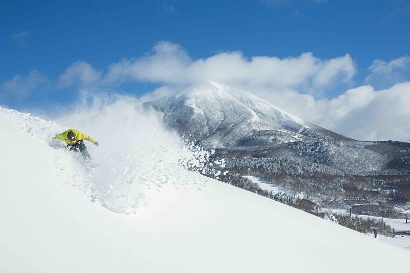 星野集團仙台磐梯山溫泉飯店是日本南東北最大滑雪場，能滿足不同程度滑雪需求。