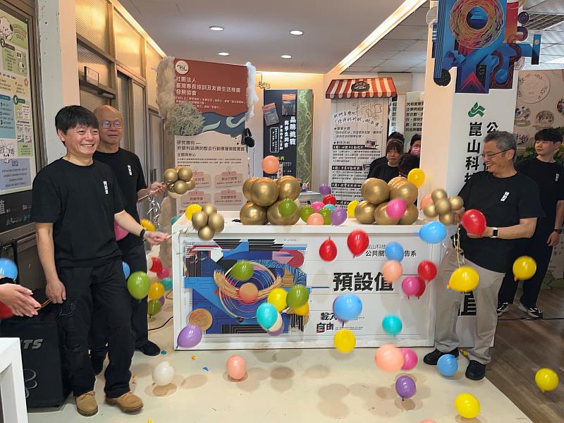 公廣系畢業製作「預設值」舉辦校內展。