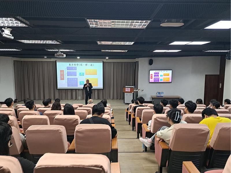 中國醫藥大學林昭庚院士獲邀「優遊臺中學－傑出科普講座」發表專題演講。