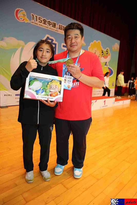 嘉義縣角力新秀穩健成長 朴子國中黃珞旖榮獲金牌