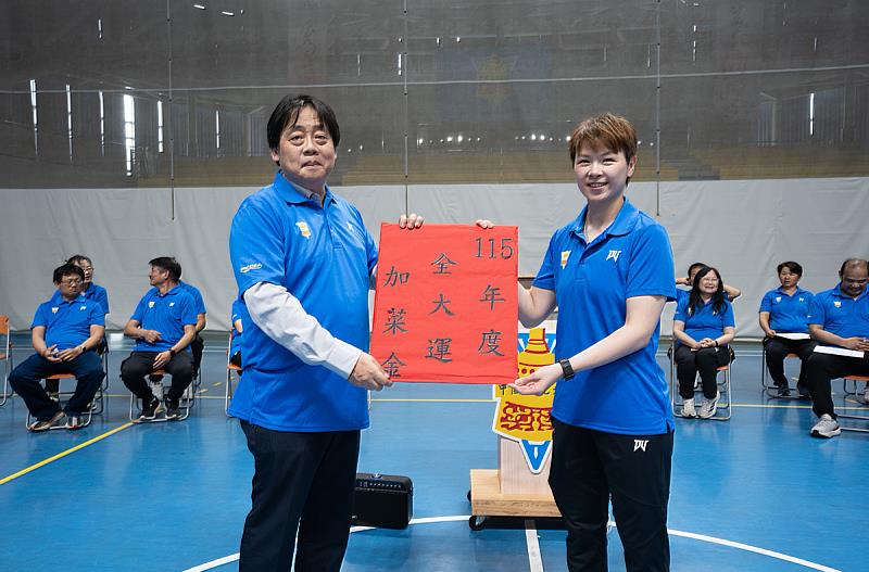 王子奇校長於授旗典禮中勉勵選手全力以赴，並宣布加菜金提升至16萬8,000元，為代表隊加油打氣。由陳思羽代表接受。