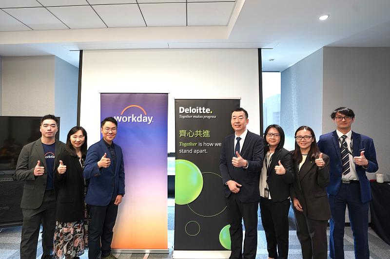 勤業眾信聯今(21)日舉辦「從財務管理到策略引擎:打造企業前瞻決策能力」研討會。左起:Workday 解決方案顧問陳永達、Workday香港及台灣合作夥伴負責人Angela Zee、Workday台灣總經理許耀邦、勤業眾信科技與轉型服務營運長林彥良、勤業眾信管理顧問股份有限公司副總經理朝中瑾、勤業眾信執行副總經理陳慧智。