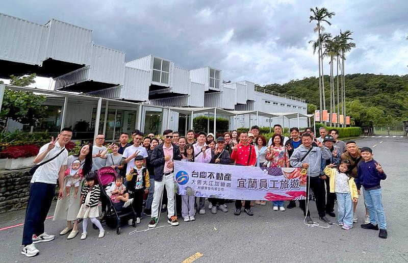 不只連續3年店業績突破1億元，台慶不動產大園大江加盟店今年更要挑戰業績冠軍3連霸。（永慶房產集團提供）