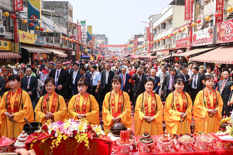 大甲媽駐駕新港奉天宮 祝壽大典萬人虔誠參拜