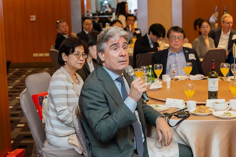 與會貴賓於問答交流討論熱絡。