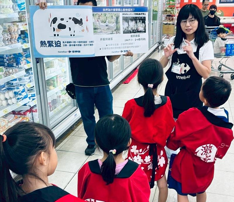 家樂福新仁店分享經濟動物的處境。