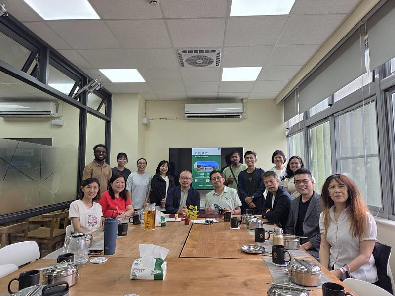 教師社群師生合影。