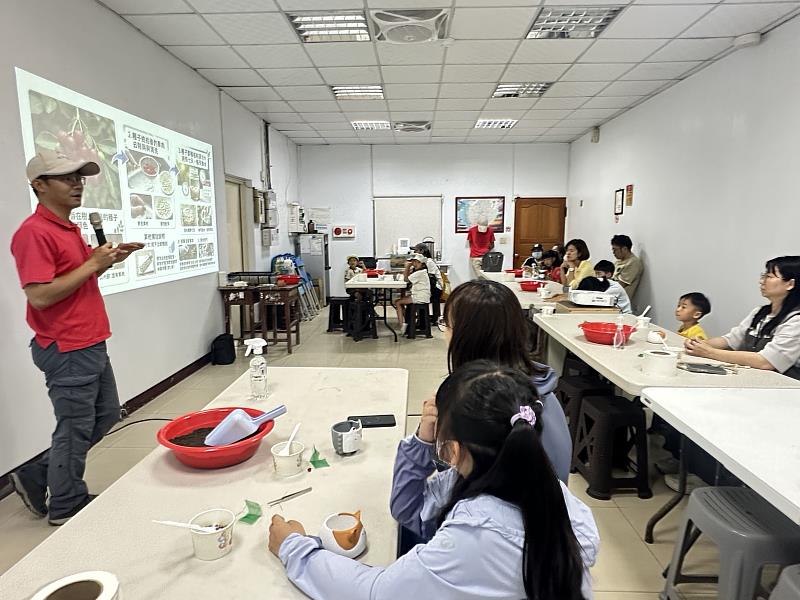 七股鹽山為鹽業環境教育認證場所，響應世界地球日舉辦「鹽系植感森活日」，結合專業講解與手作DIY，深化環境教育體驗。