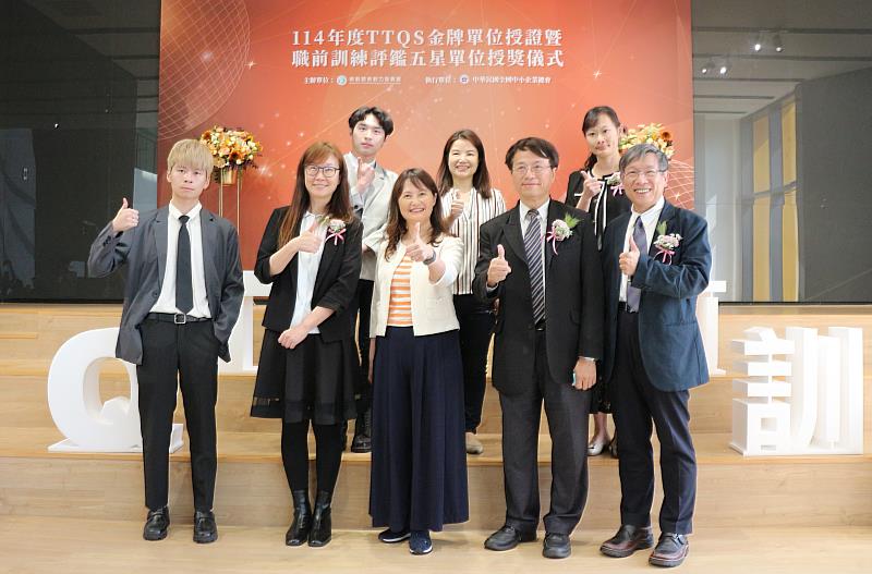 北分署轄區合作夥伴展現人才培訓成果，2單位榮獲TTQS金牌、3企業及學校獲頒辦訓能力五星殊榮。