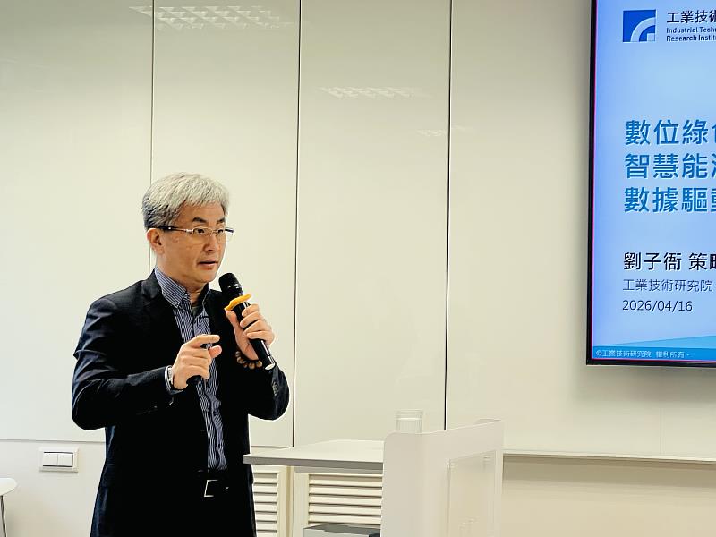 工研院綠能與環境研究所策略長劉子衙，強調能源治理與AI運用的雙向關係。