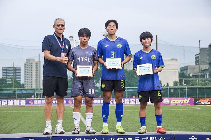 海大金小樂（31號）、黃博森（8號）分別獲得銀靴獎及銅靴獎。