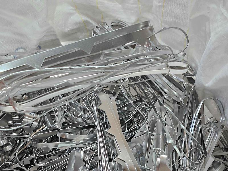 別小看濾網框材！台灣半導體產業每年產生數萬噸廢棄濾網，若能有效回收，循環利用產值可達數十億台幣。（資料來源：鉅為）